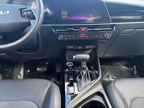 Used 2023 Kia Niro EX FWD image 16