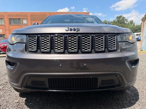 Used 2017 Jeep Grand Cherokee Altitude AWD/4WD image 3