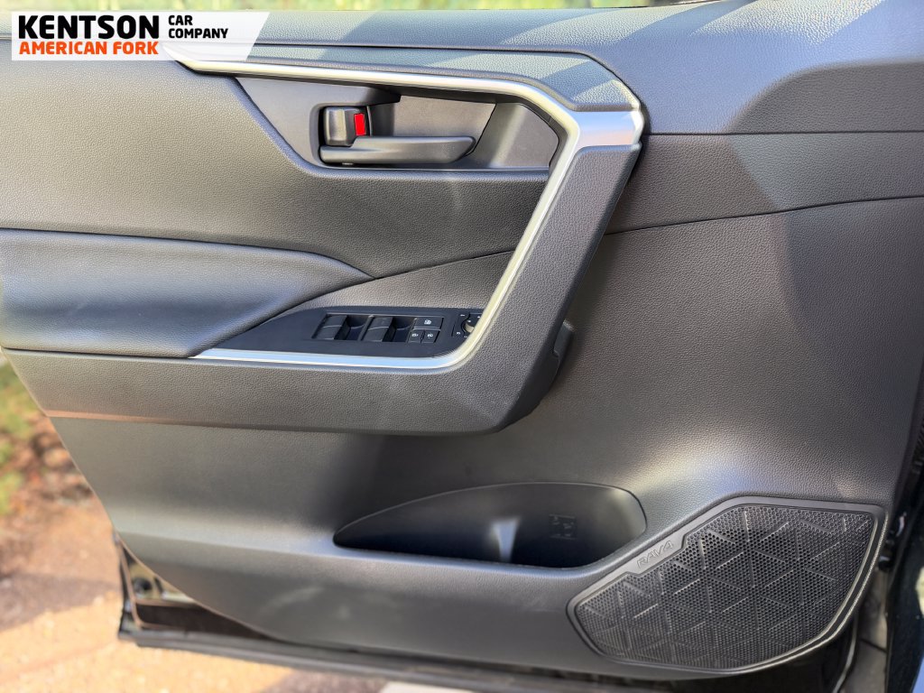 Used 2025 Toyota RAV4 LE AWD/4WD image 19