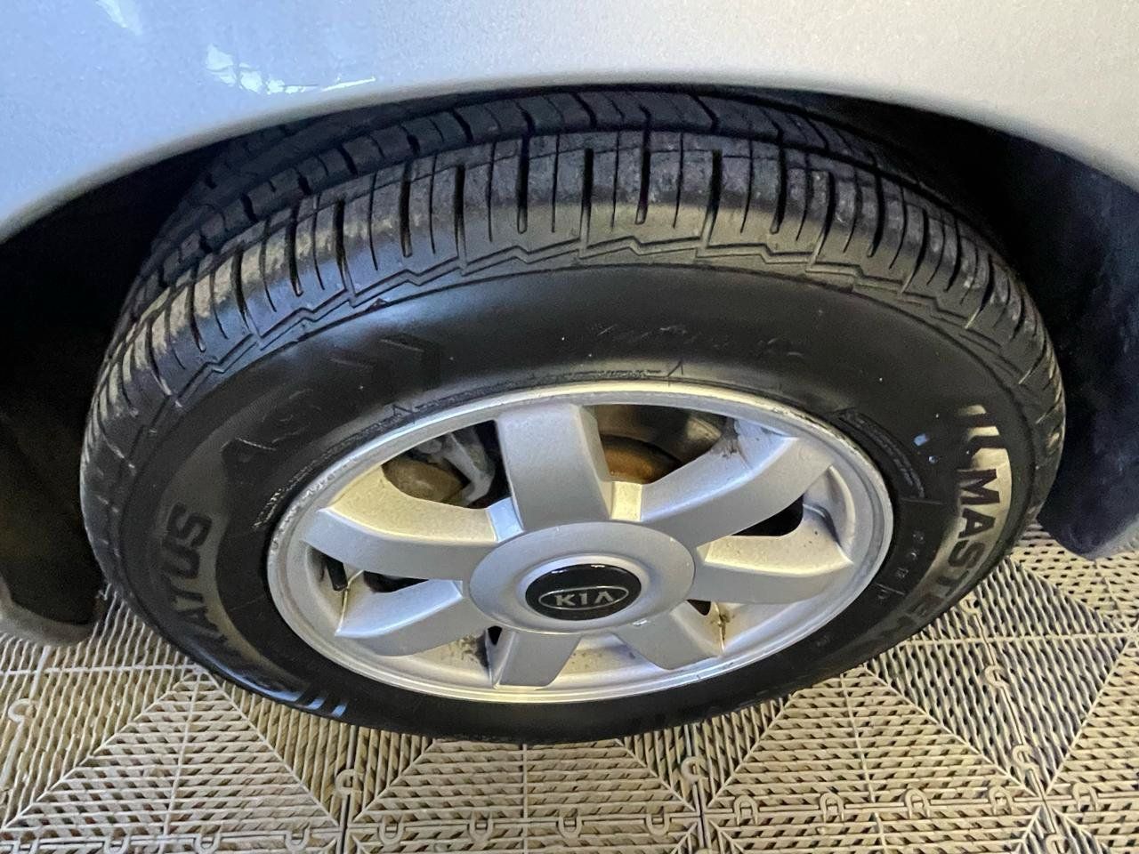 Used 2004 Kia Spectra Sedan FWD image 26