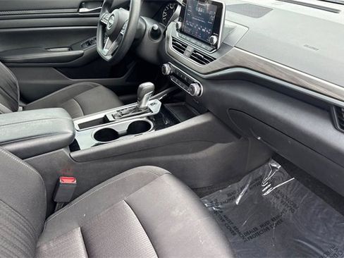 Used 2024 Nissan Altima 2.5 SV image 19