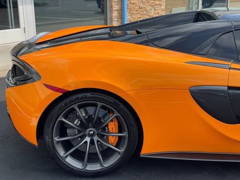 Used 2019 McLaren 570S Spider RWD image 18