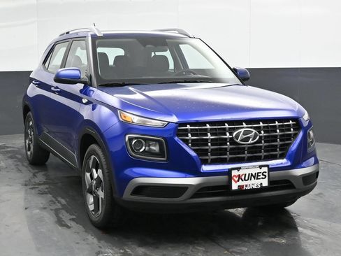 Used 2025 Hyundai Venue SEL FWD image 5