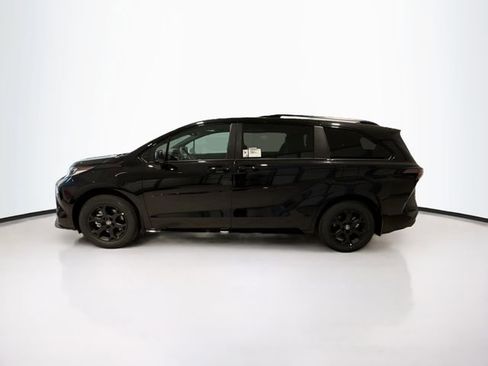 New 2026 Toyota Sienna XLE Woodland Edition AWD/4WD image 4