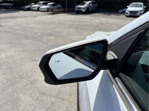 Used 2020 Chevrolet Equinox LT image 17