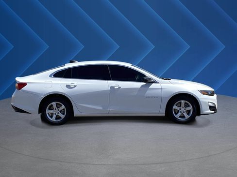 Used 2023 Chevrolet Malibu LS FWD image 2