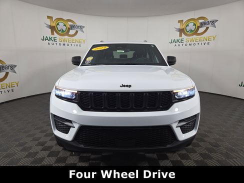 Certified 2024 Jeep Grand Cherokee Altitude image 3