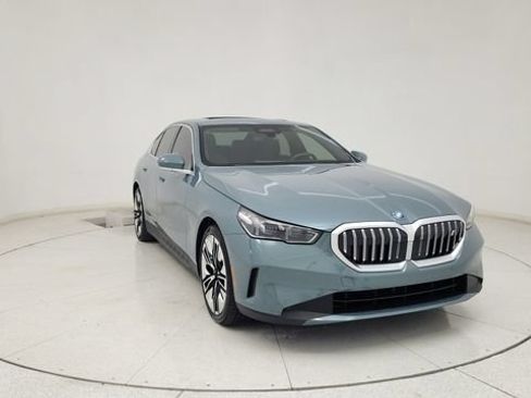 Used 2026 BMW i5 eDrive40 AWD/4WD image 2