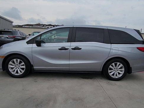 Used 2018 Honda Odyssey LX image 11