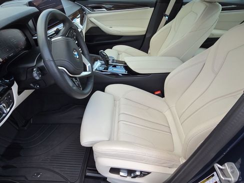 Used 2023 BMW 530i w/ Premium Package RWD image 11