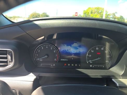 Used 2022 Ford Explorer XLT w/ Equipment Group 202A image 9