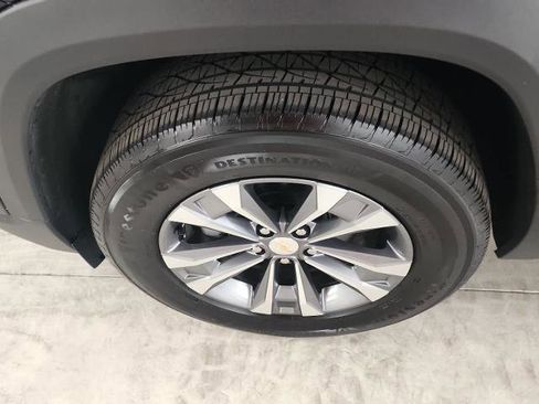 Used 2025 Chevrolet Equinox LT FWD image 10