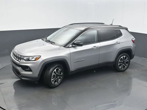 Certified 2022 Jeep Compass Limited image 37