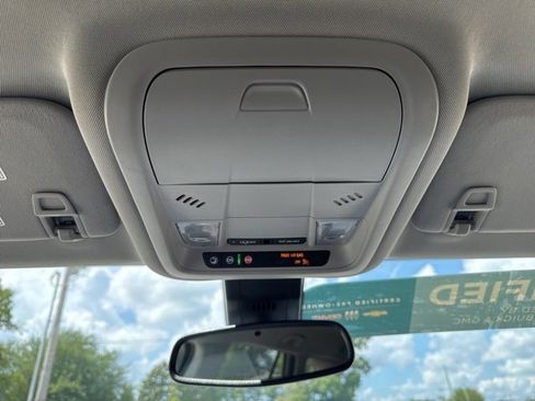 Used 2024 GMC Terrain SLE image 23