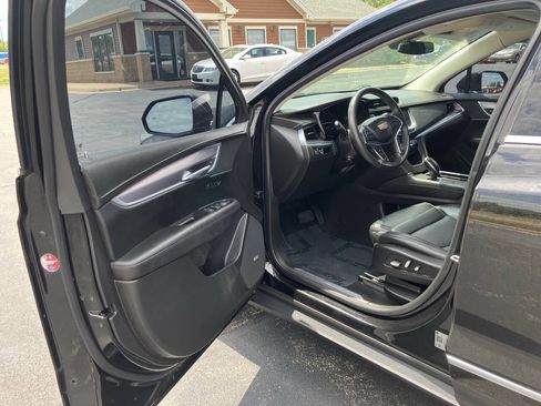 Used 2018 Cadillac XT5 Luxury w/ Driver Awareness Package AWD/4WD image 12