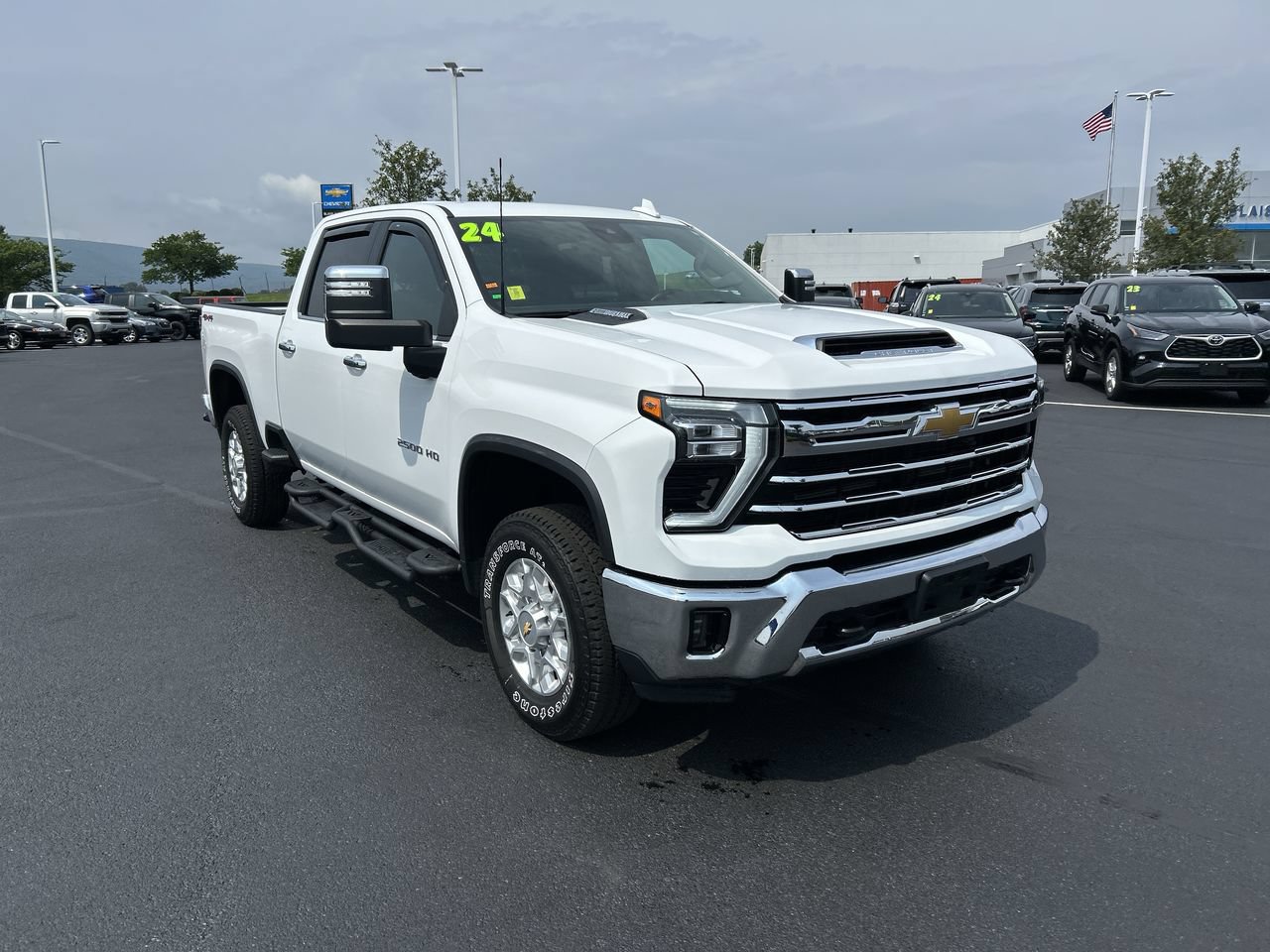 Used 2024 Chevrolet Silverado 2500 LTZ AWD/4WD image 1