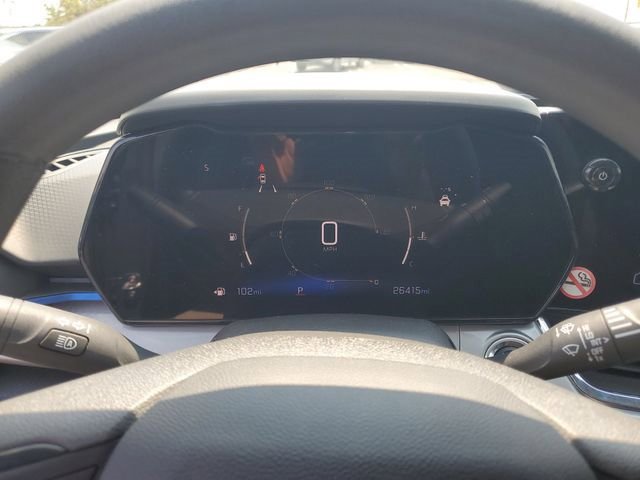 Used 2025 Chevrolet Trax LT FWD image 19