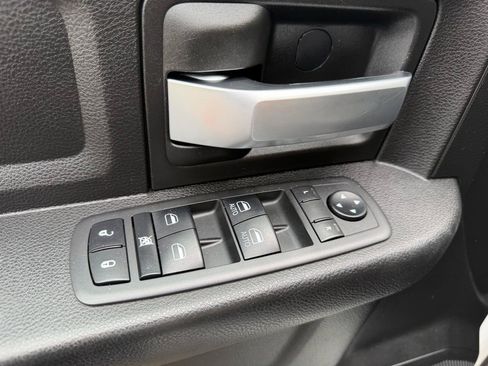 Used 2019 RAM 3500 Tradesman w/ Chrome Appearance Group AWD/4WD image 17