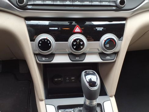 Used 2019 Hyundai Elantra SEL image 14