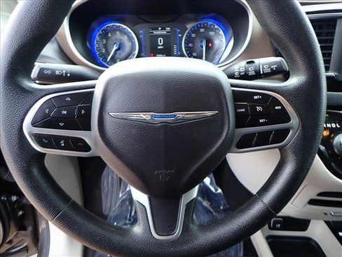 Used 2019 Chrysler Pacifica L image 13