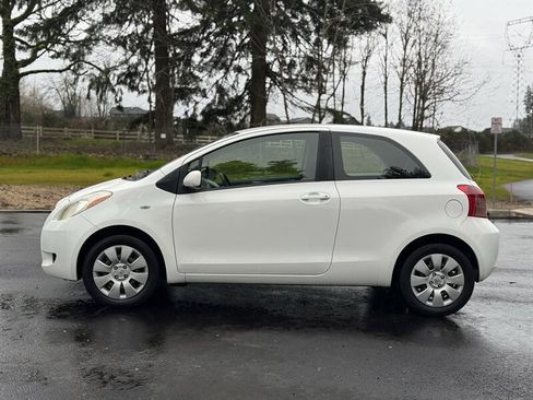 Used 2008 Toyota Yaris 2-Door Hatchback image 2
