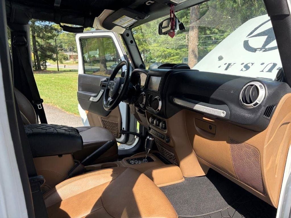 Used 2013 Jeep Wrangler Unlimited Sahara w/ Dual Top Group AWD/4WD image 18