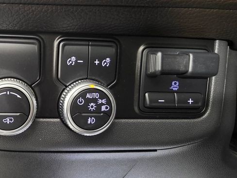 Used 2021 GMC Yukon Denali w/ Denali Ultimate Package image 18