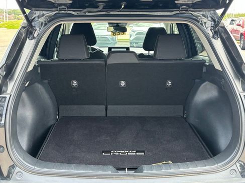 Used 2024 Toyota Corolla Cross LE image 6