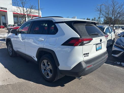 Used 2022 Toyota RAV4 XLE image 4