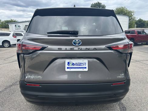 Used 2022 Toyota Sienna LE FWD image 9