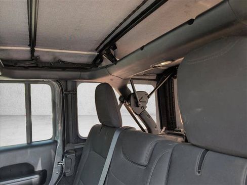 Used 2019 Jeep Wrangler Unlimited Sport S AWD/4WD image 16