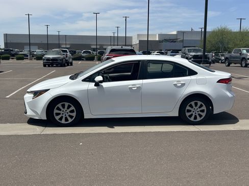Used 2023 Toyota Corolla LE FWD image 2