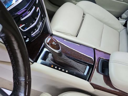 Used 2013 Cadillac XTS Premium AWD/4WD image 24