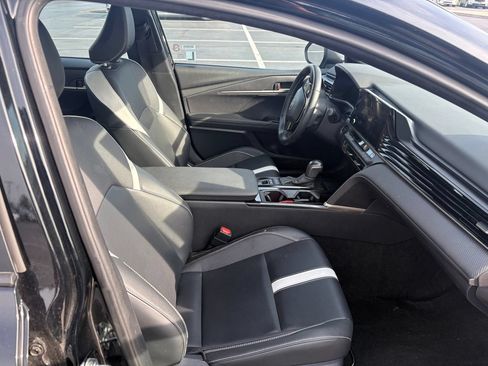 Used 2025 Toyota Camry SE w/ Convenience Package FWD image 8
