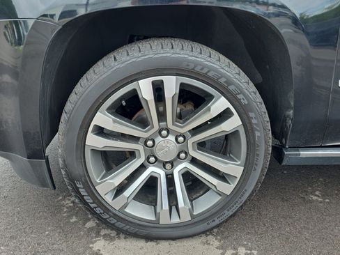 Used 2020 GMC Yukon Denali w/ Denali Premium Package AWD/4WD image 9