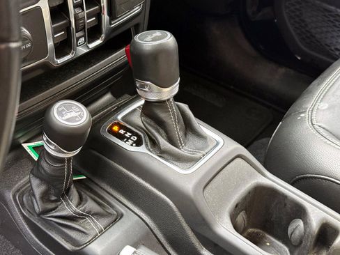 Used 2023 Jeep Wrangler Unlimited Sahara w/ Cold Weather Group image 16