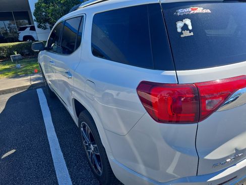 Used 2018 GMC Acadia Denali w/ Technology Package image 5