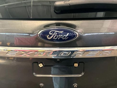Used 2018 Ford Explorer XLT w/ Equipment Group 202A image 28