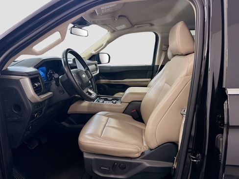 Used 2024 Ford Expedition Max XLT image 13