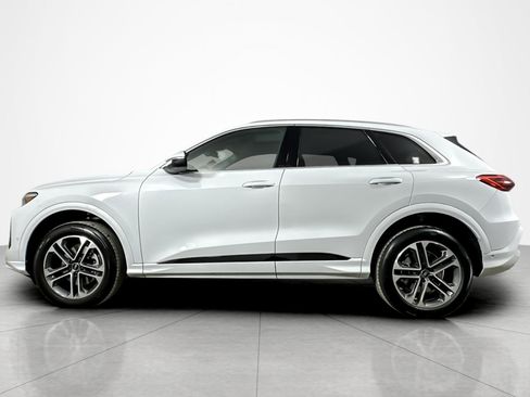 Used 2025 Audi Q5 Premium Plus w/ Premium Plus AWD/4WD image 2