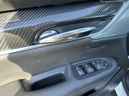 Used 2024 Cadillac XT6 Sport image 13