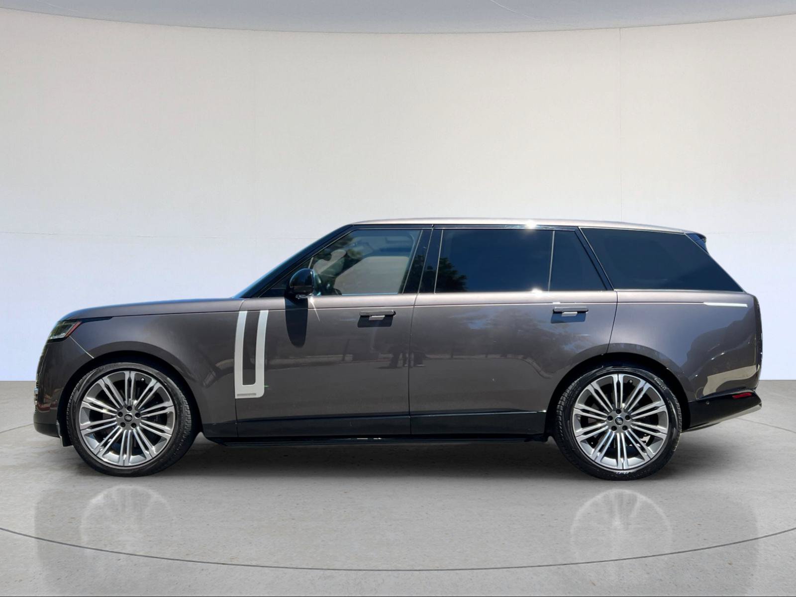 Used 2023 Land Rover Range Rover Long Wheelbase Autobiography AWD/4WD image 3