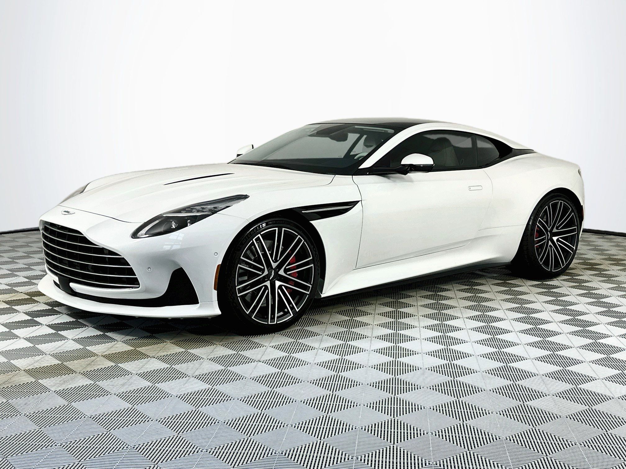 Used 2025 Aston Martin DB12 Coupe RWD image 13