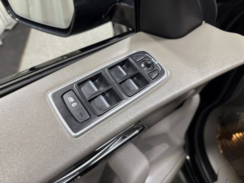 Used 2020 Jaguar F-PACE R-Sport image 22