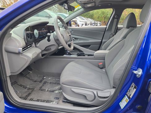 Used 2025 Hyundai Elantra SEL image 19