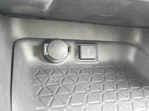 Used 2021 Toyota RAV4 XLE w/ Convenience Package AWD/4WD image 29