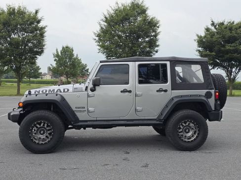 Used 2017 Jeep Wrangler Unlimited Sport w/ Connectivity Group AWD/4WD image 5