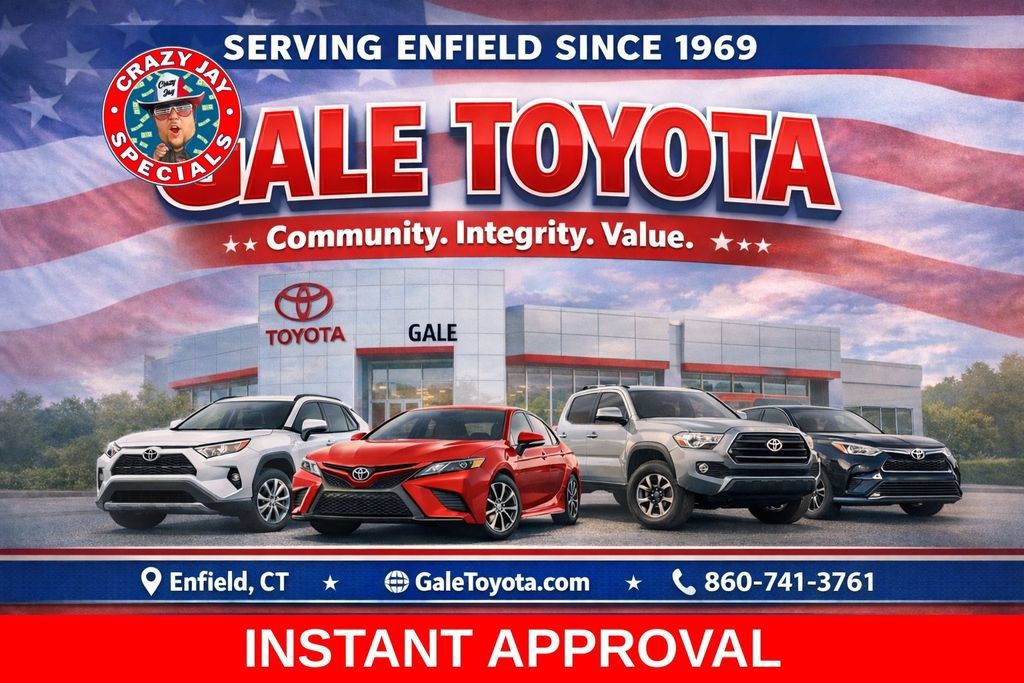 Used 2018 Toyota Camry SE w/ Audio Package FWD image 2