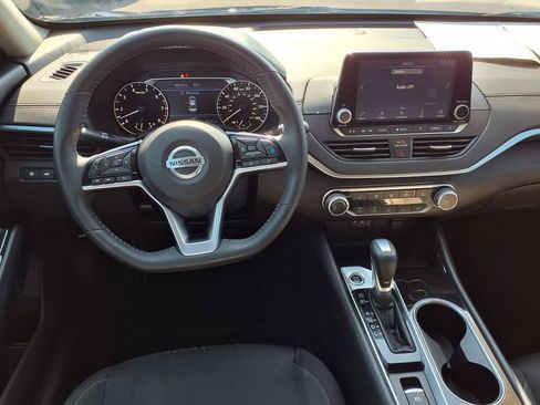 Used 2022 Nissan Altima 2.5 SV w/ SV Premium Package FWD image 14