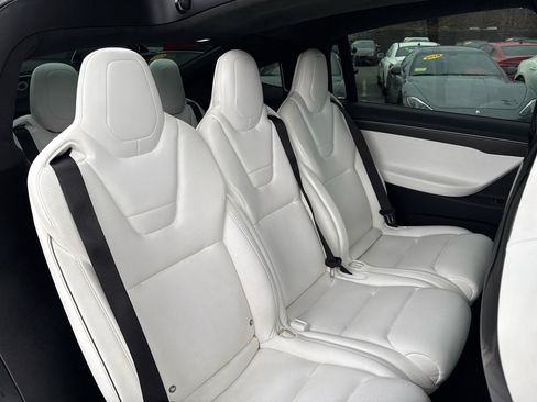 Used 2016 Tesla Model X 60D image 32